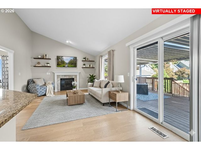 19346 TOWERCREST Dr, Oregon City, OR 97045