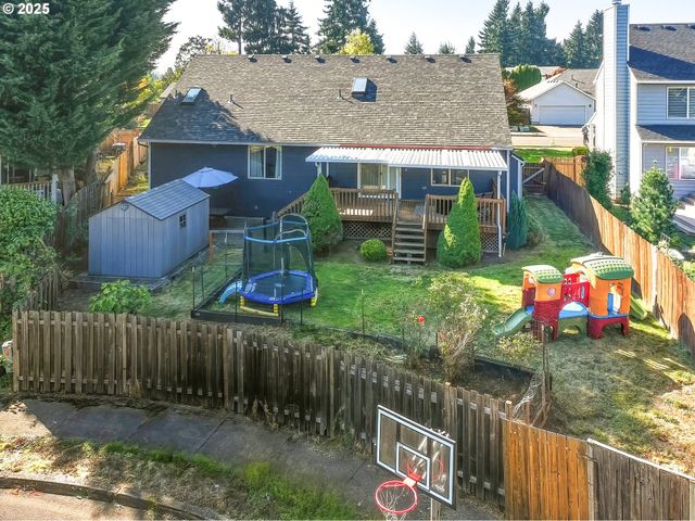 19346 TOWERCREST Dr, Oregon City, OR 97045