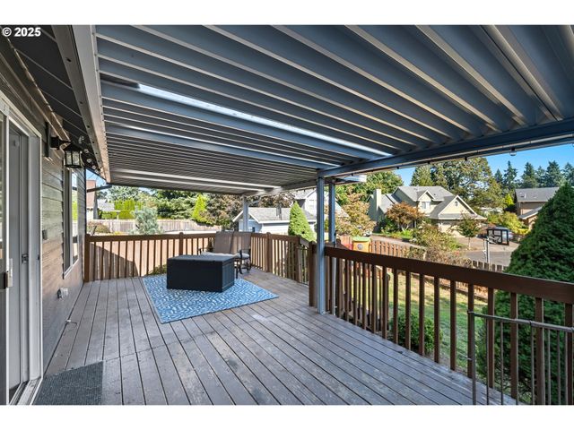 19346 TOWERCREST Dr, Oregon City, OR 97045