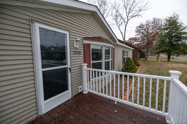 9198 Ashdown Avenue, White Lake Charter Township, MI 48386