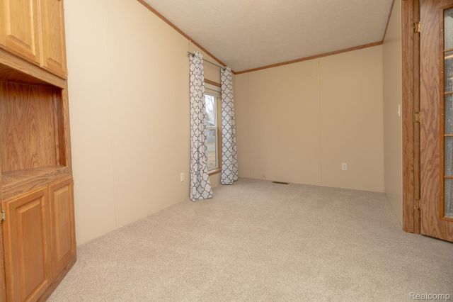 9198 Ashdown Avenue, White Lake Charter Township, MI 48386