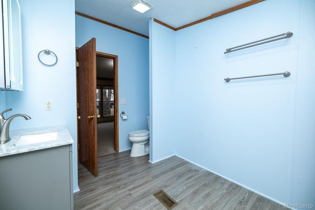 9198 Ashdown Avenue, White Lake Charter Township, MI 48386