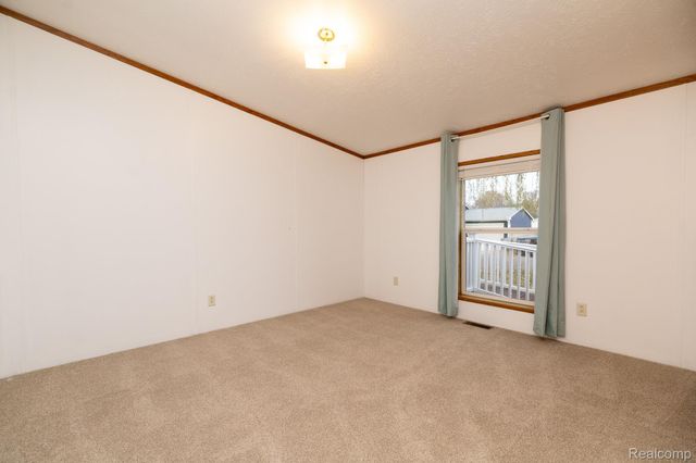 9198 Ashdown Avenue, White Lake Charter Township, MI 48386