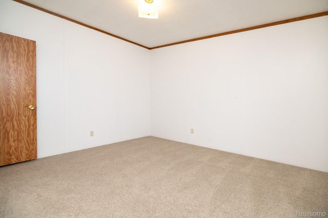 9198 Ashdown Avenue, White Lake Charter Township, MI 48386