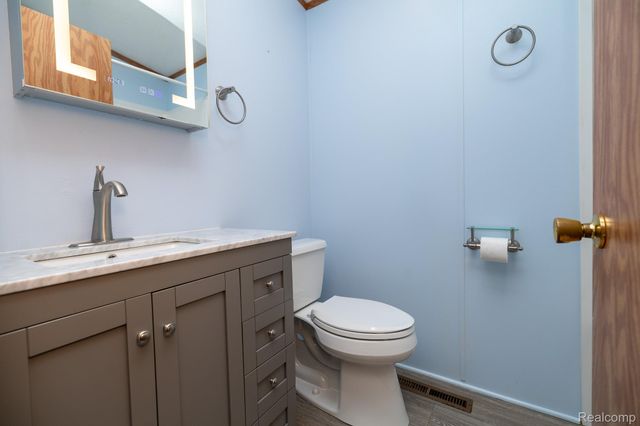 9198 Ashdown Avenue, White Lake Charter Township, MI 48386