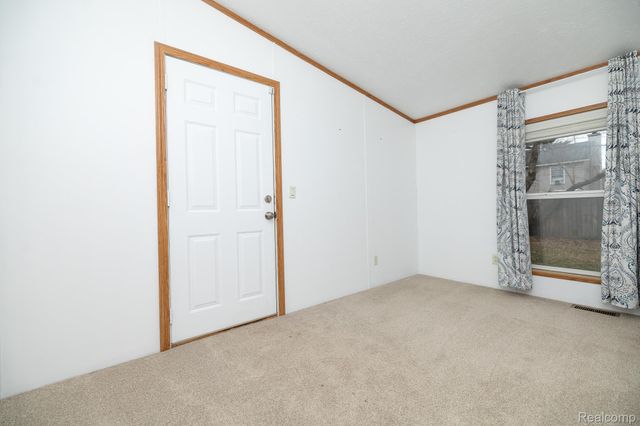 9198 Ashdown Avenue, White Lake Charter Township, MI 48386