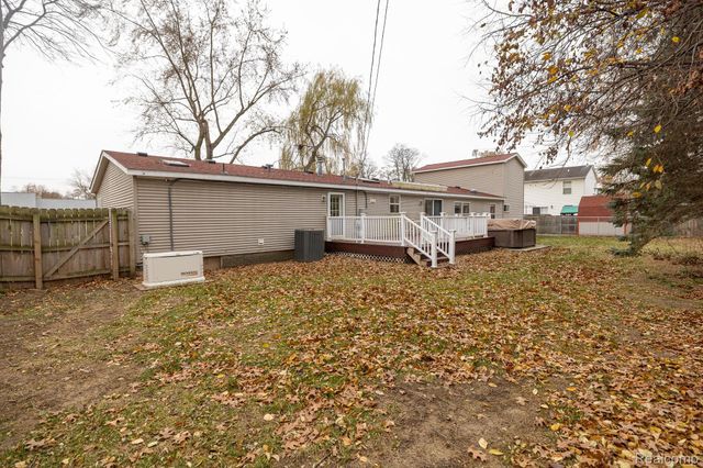 9198 Ashdown Avenue, White Lake Charter Township, MI 48386