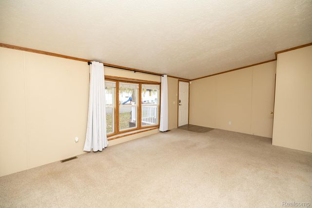 9198 Ashdown Avenue, White Lake Charter Township, MI 48386