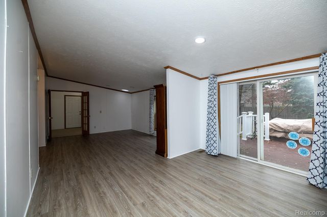 9198 Ashdown Avenue, White Lake Charter Township, MI 48386