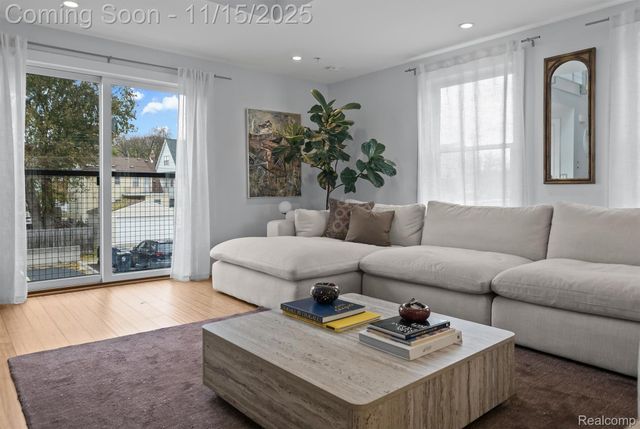 670 W 11 Mile Road, Royal Oak, MI 48067