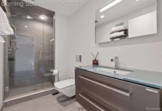 670 W 11 Mile Road, Royal Oak, MI 48067