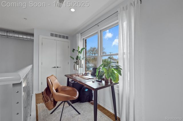 670 W 11 Mile Road, Royal Oak, MI 48067