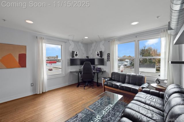 670 W 11 Mile Road, Royal Oak, MI 48067