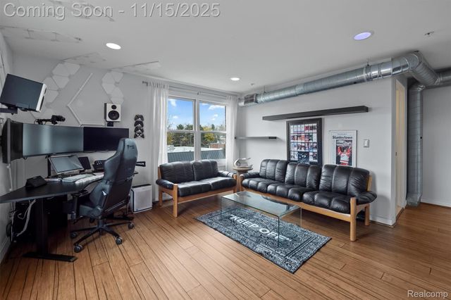 670 W 11 Mile Road, Royal Oak, MI 48067