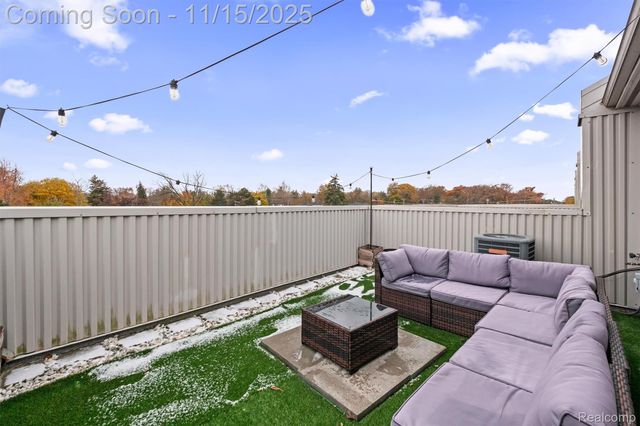 670 W 11 Mile Road, Royal Oak, MI 48067