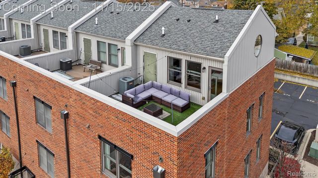 670 W 11 Mile Road, Royal Oak, MI 48067