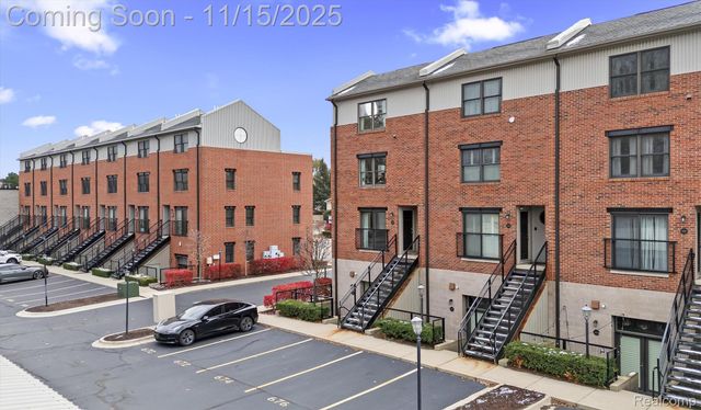 670 W 11 Mile Road, Royal Oak, MI 48067