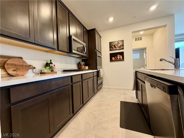 11852 Black Canary Avenue, Las Vegas, NV 89138