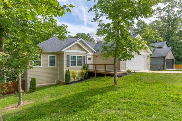 26 Ingleborough Drive, Bella Vista, AR 72715