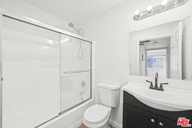 1820 S Barrington Avenue 202, Los Angeles, CA 90025