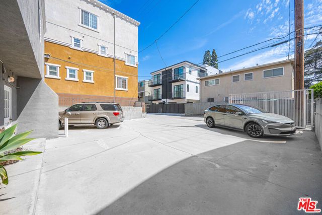 1820 S Barrington Avenue 202, Los Angeles, CA 90025
