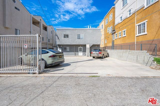 1820 S Barrington Avenue 202, Los Angeles, CA 90025