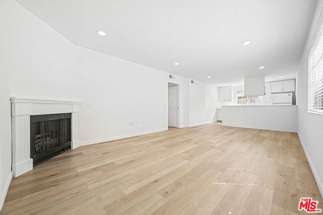 1820 S Barrington Avenue 202, Los Angeles, CA 90025