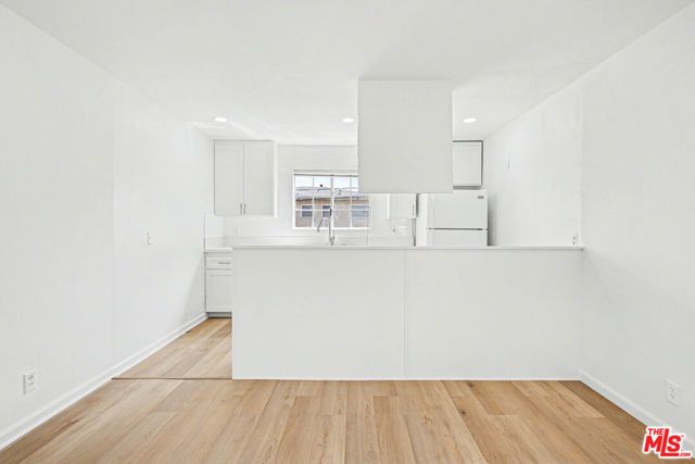 1820 S Barrington Avenue 202, Los Angeles, CA 90025