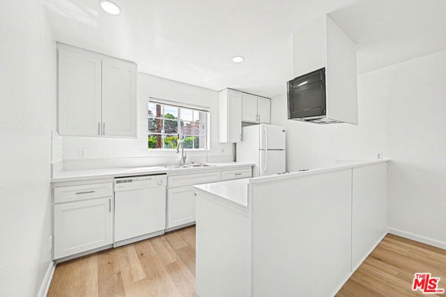 1820 S Barrington Avenue 202, Los Angeles, CA 90025