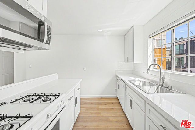 1820 S Barrington Avenue 202, Los Angeles, CA 90025