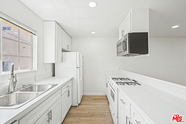 1820 S Barrington Avenue 202, Los Angeles, CA 90025
