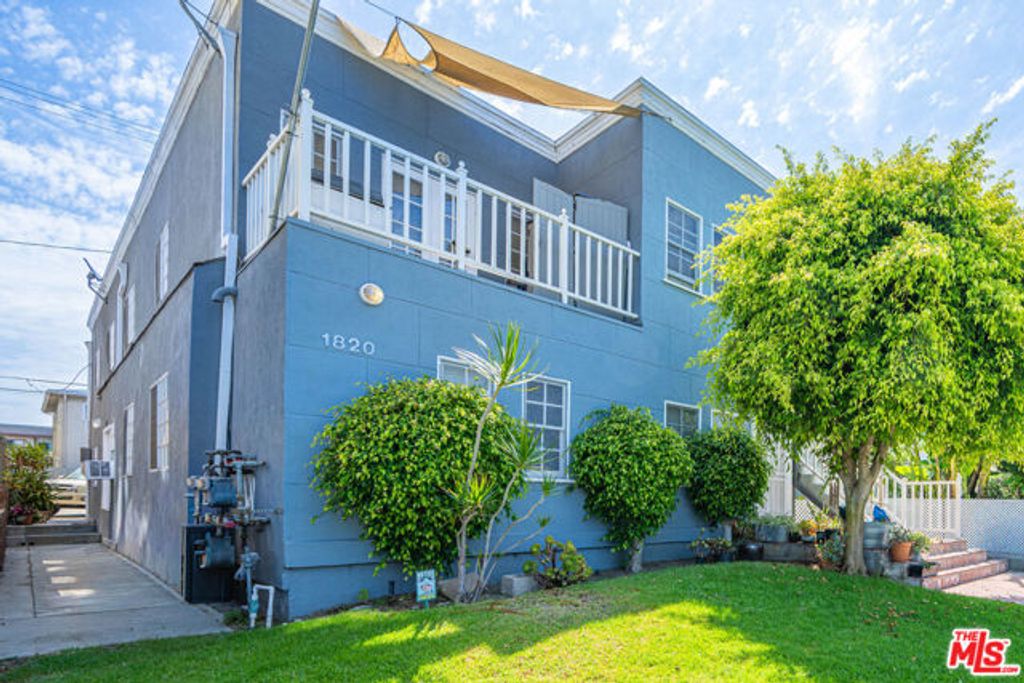1820 S Barrington Avenue 202, Los Angeles, CA 90025