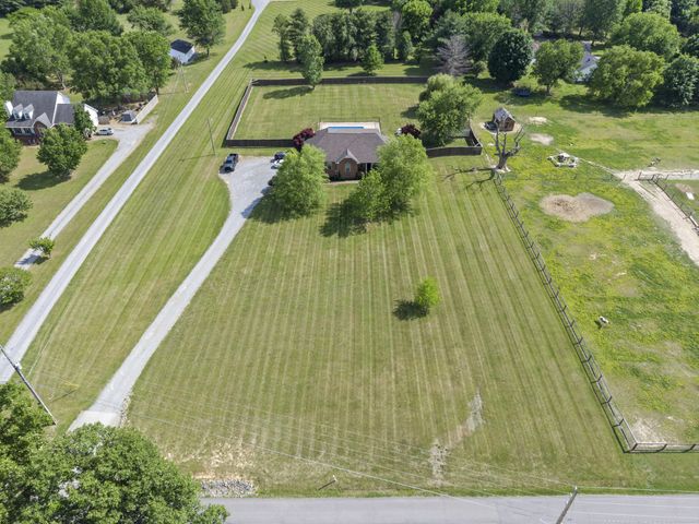 7291 W Cook Rd, Springfield, TN 37172