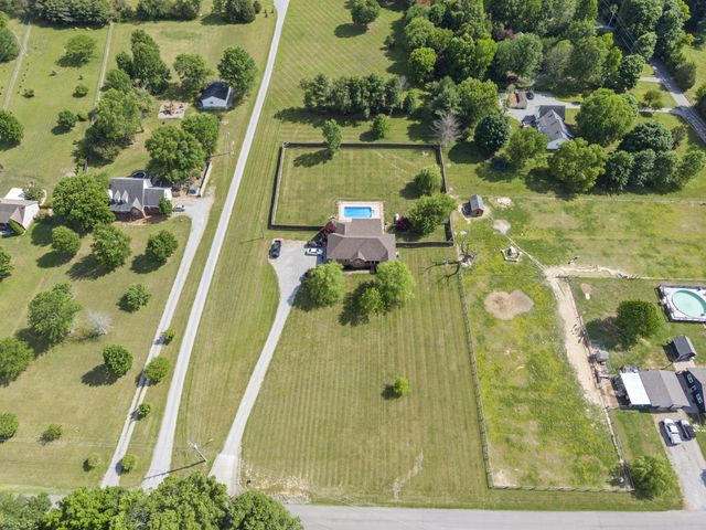 7291 W Cook Rd, Springfield, TN 37172