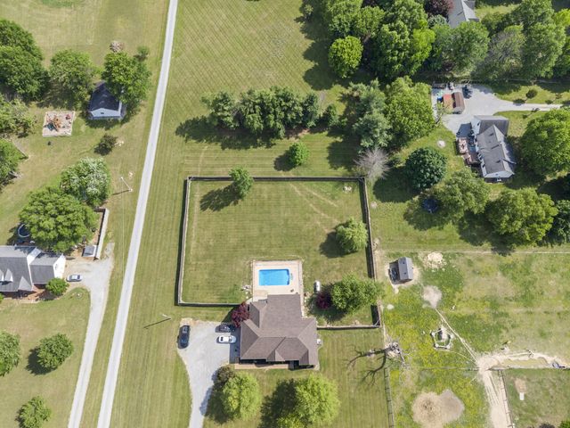 7291 W Cook Rd, Springfield, TN 37172