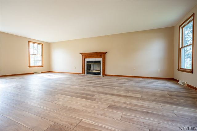 38 Hampton Court, Lancaster, NY 14086