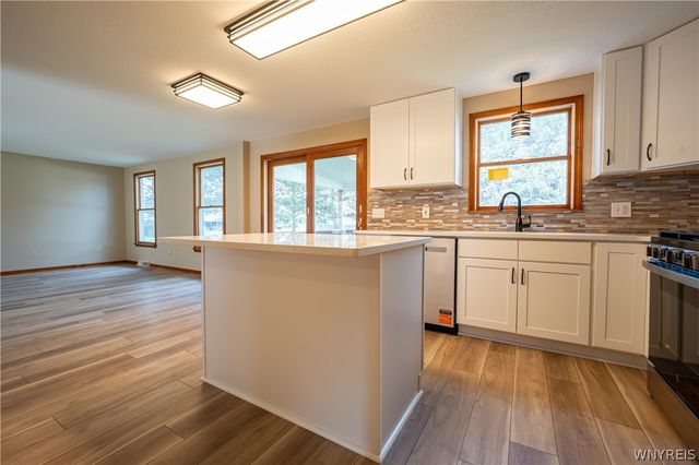 38 Hampton Court, Lancaster, NY 14086