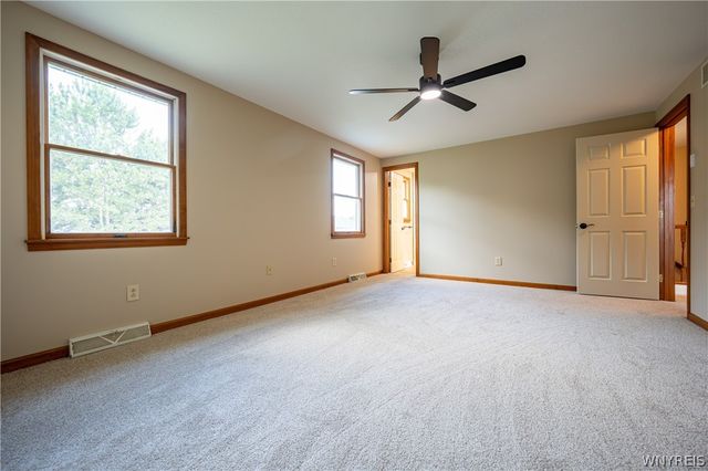 38 Hampton Court, Lancaster, NY 14086