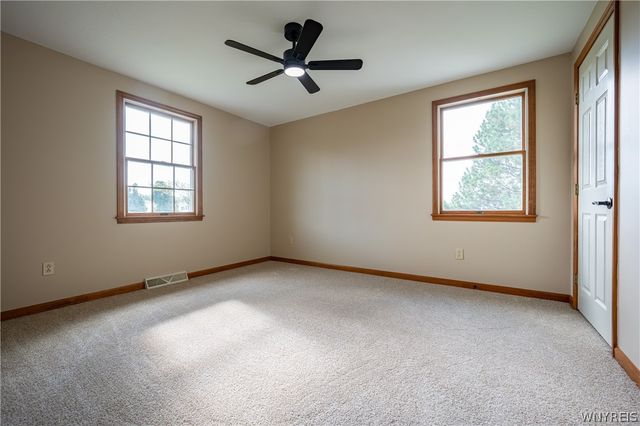 38 Hampton Court, Lancaster, NY 14086