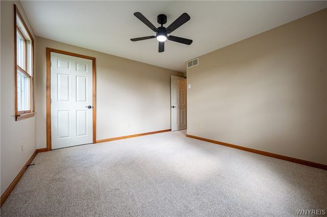 38 Hampton Court, Lancaster, NY 14086