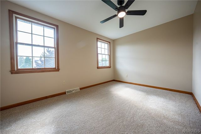 38 Hampton Court, Lancaster, NY 14086