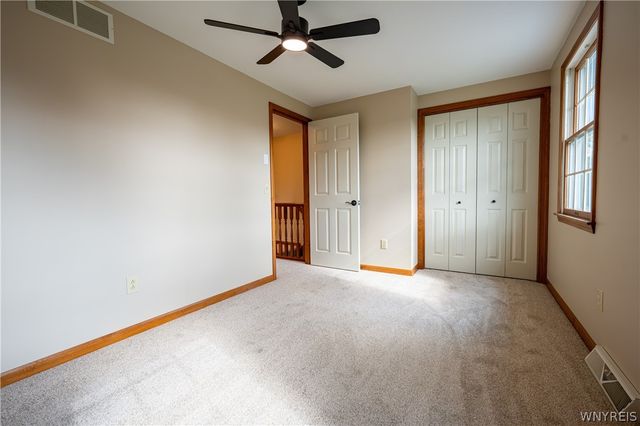 38 Hampton Court, Lancaster, NY 14086