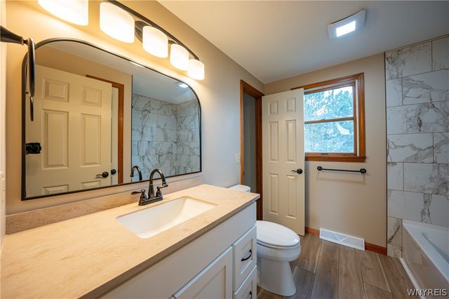38 Hampton Court, Lancaster, NY 14086