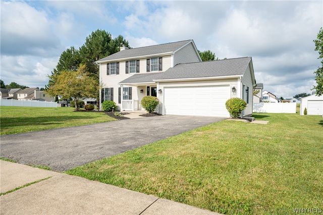 38 Hampton Court, Lancaster, NY 14086