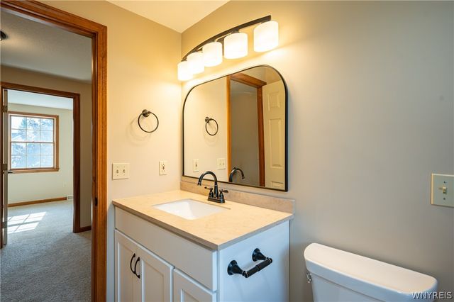 38 Hampton Court, Lancaster, NY 14086