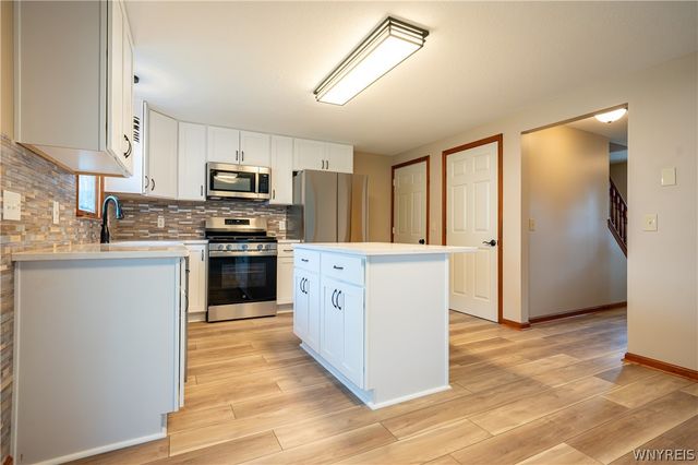 38 Hampton Court, Lancaster, NY 14086