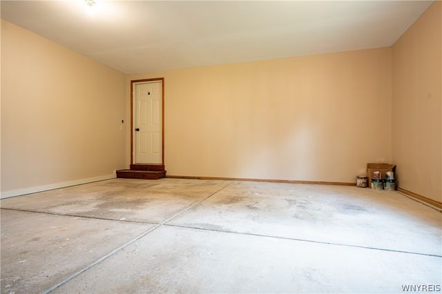38 Hampton Court, Lancaster, NY 14086