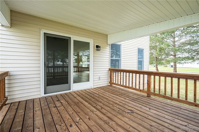 38 Hampton Court, Lancaster, NY 14086