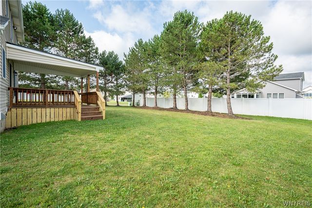 38 Hampton Court, Lancaster, NY 14086