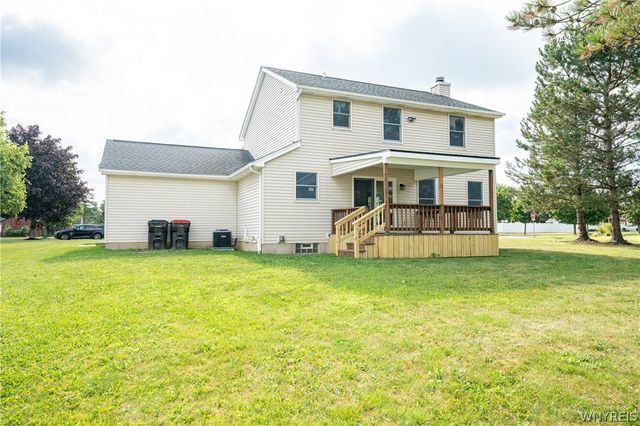 38 Hampton Court, Lancaster, NY 14086